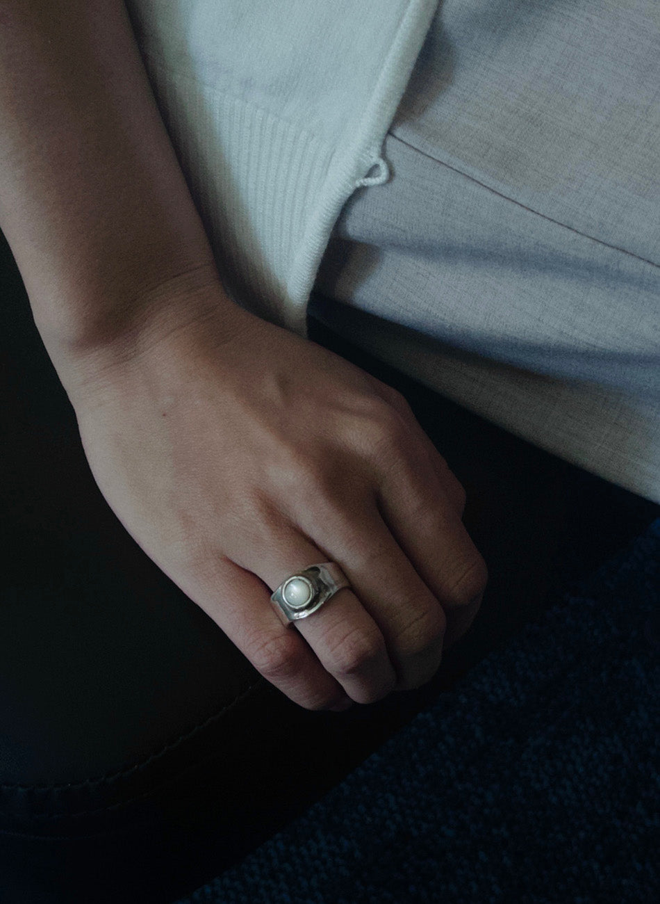 GEM 01 – White Shell Ring
