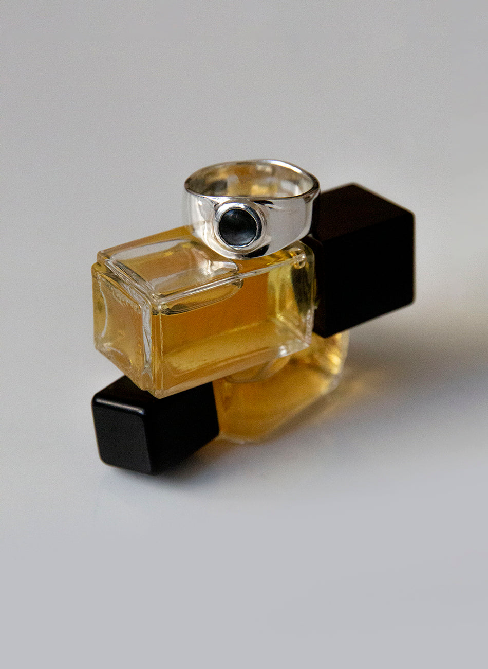 GEM – Black Shell Ring