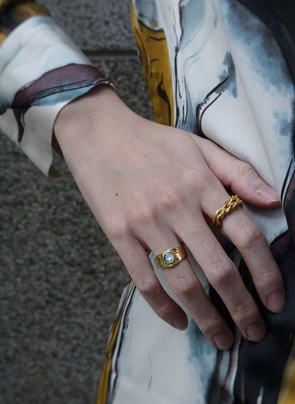 GEM – Silver Blue Shell Ring